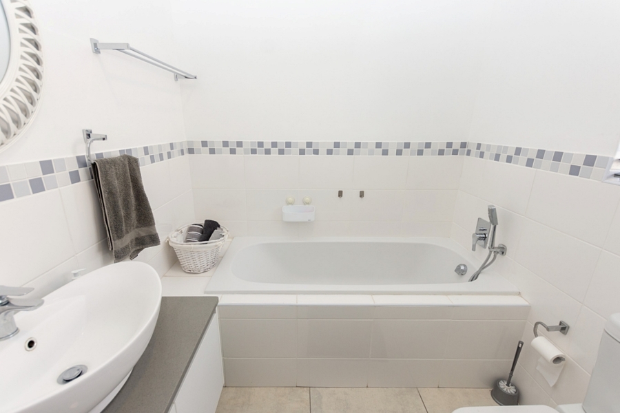 3 Bedroom Property for Sale in Sandy Point Western Cape